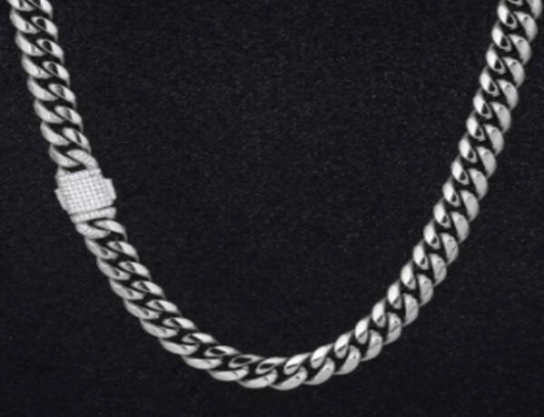 Cadena cuban de 12 mm con cierre de glaseado Plateada