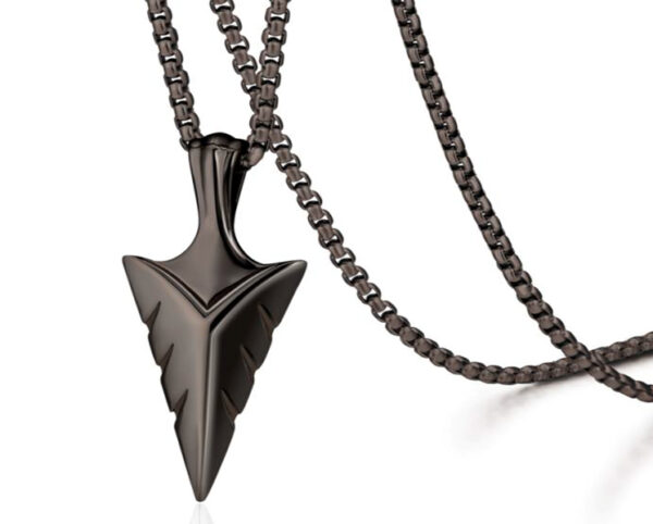 Colgante de flecha vikinga negro + cadena de caja de 2,5"